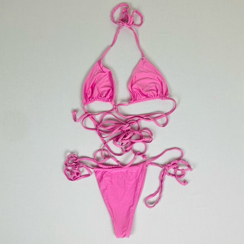 Frankie’s bikinis x ALO collaboration rare, hot pink two piece bikini. Size L.
